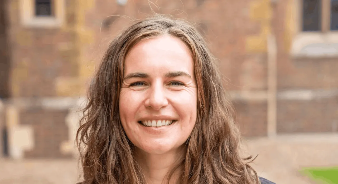 Dr Ruth Abbott